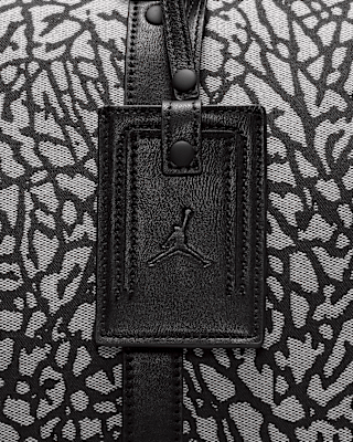 NIKE公式】ジョーダン アイコン ダッフルバッグ (40L).オンライン